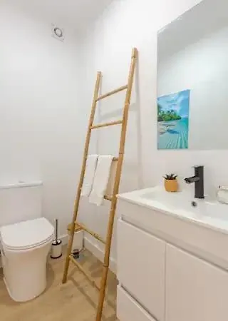 Brisamarvilas Sea View, 5 Min Walk To Town & 12e13 Dom wakacyjny