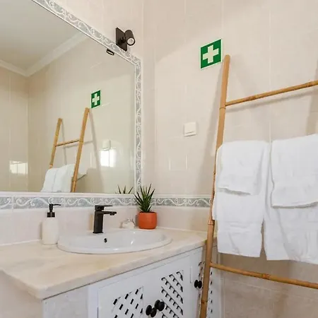 Brisamarvilas Sea View, 5 Min Walk To Town & 12e13