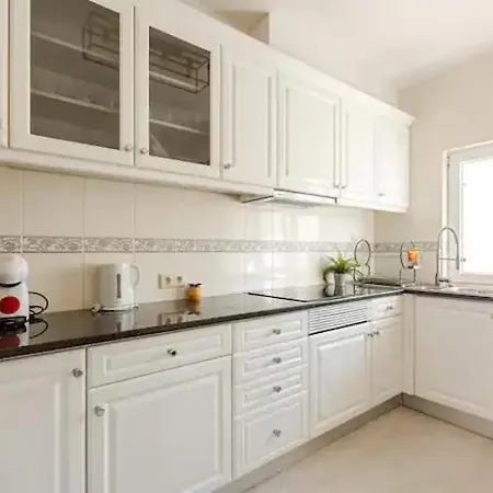 Brisamarvilas Sea View, 5 Min Walk To Town & 12e13 Dom wakacyjny