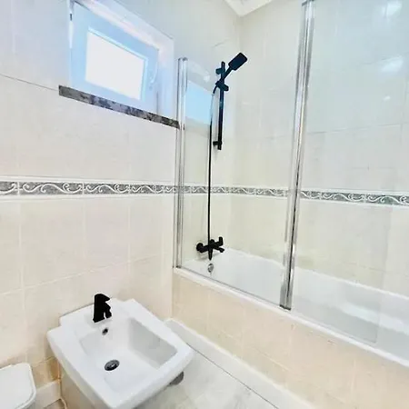 Brisamarvilas Sea View, 5 Min Walk To Town & 12e13 Holiday home *