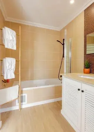 Vakantiehuis Brisamarvilas Sea View, 5 Min Walk To Town & 12e13 Albufeira